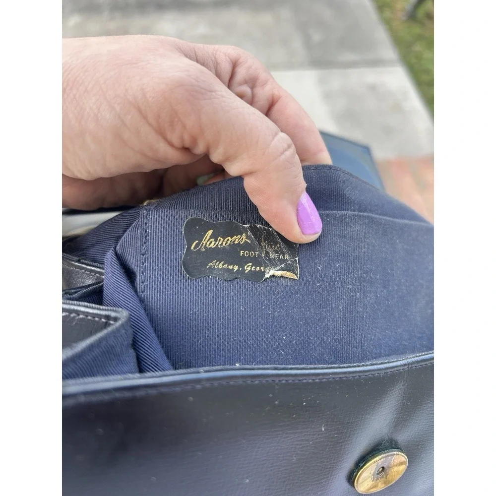 Mystery Vintage leather Bag. See‎ description. Scaasi?